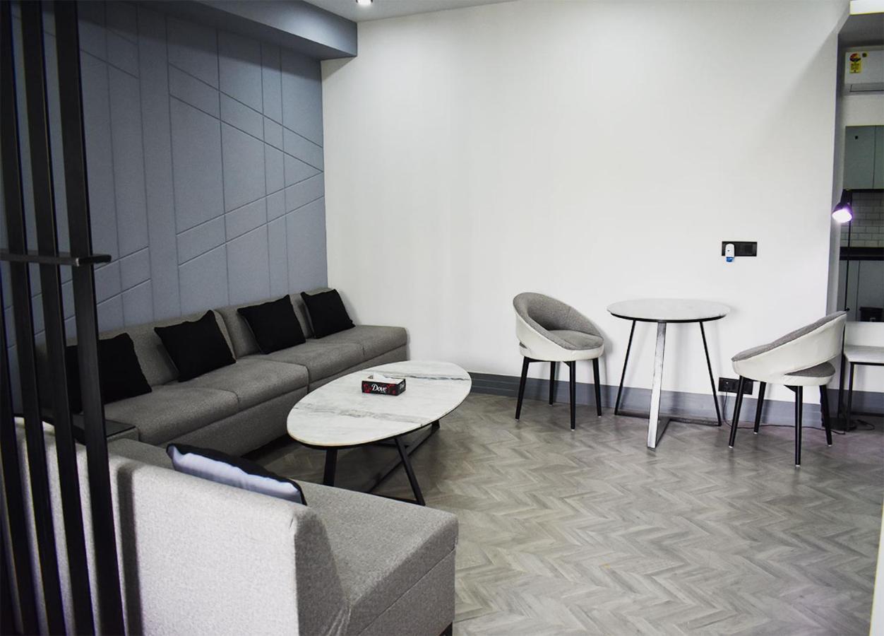 Bedchambers Serviced Apartments - Cyber City Gurgaon Buitenkant foto